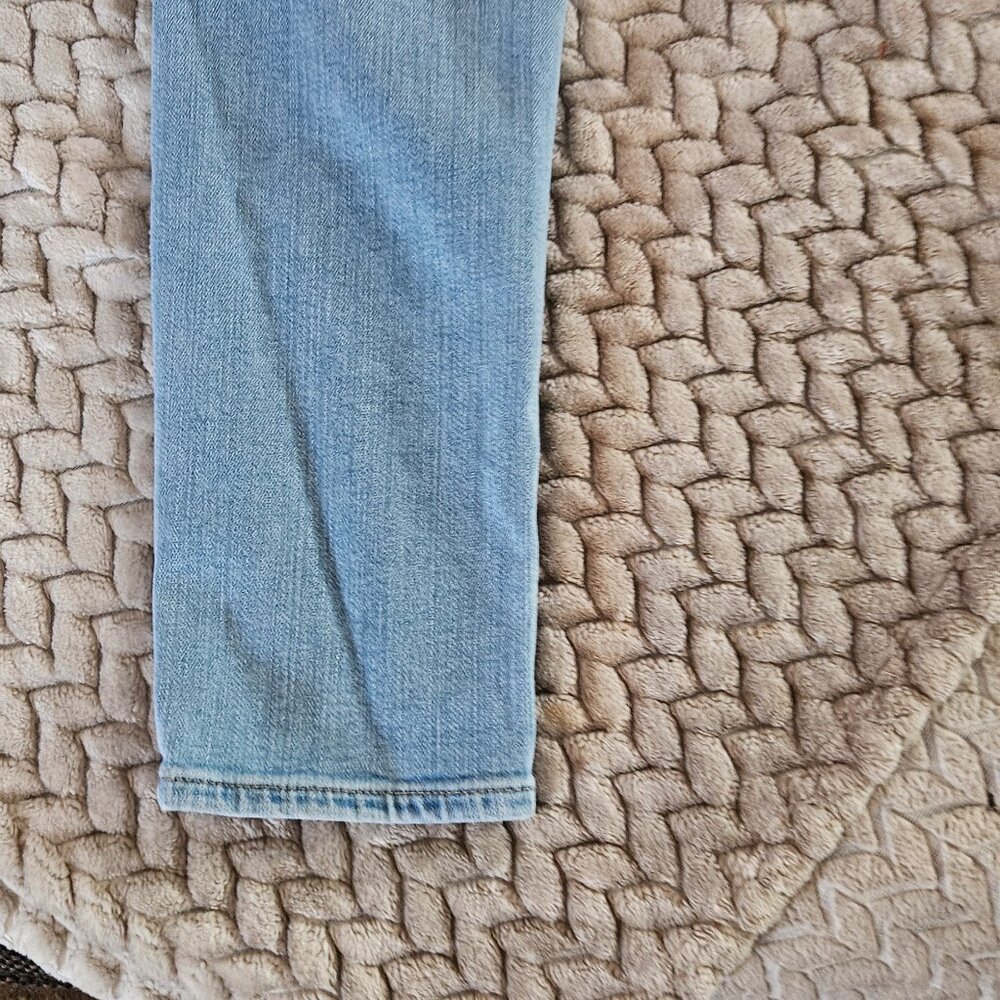 Levi's - Picture 4 of 5